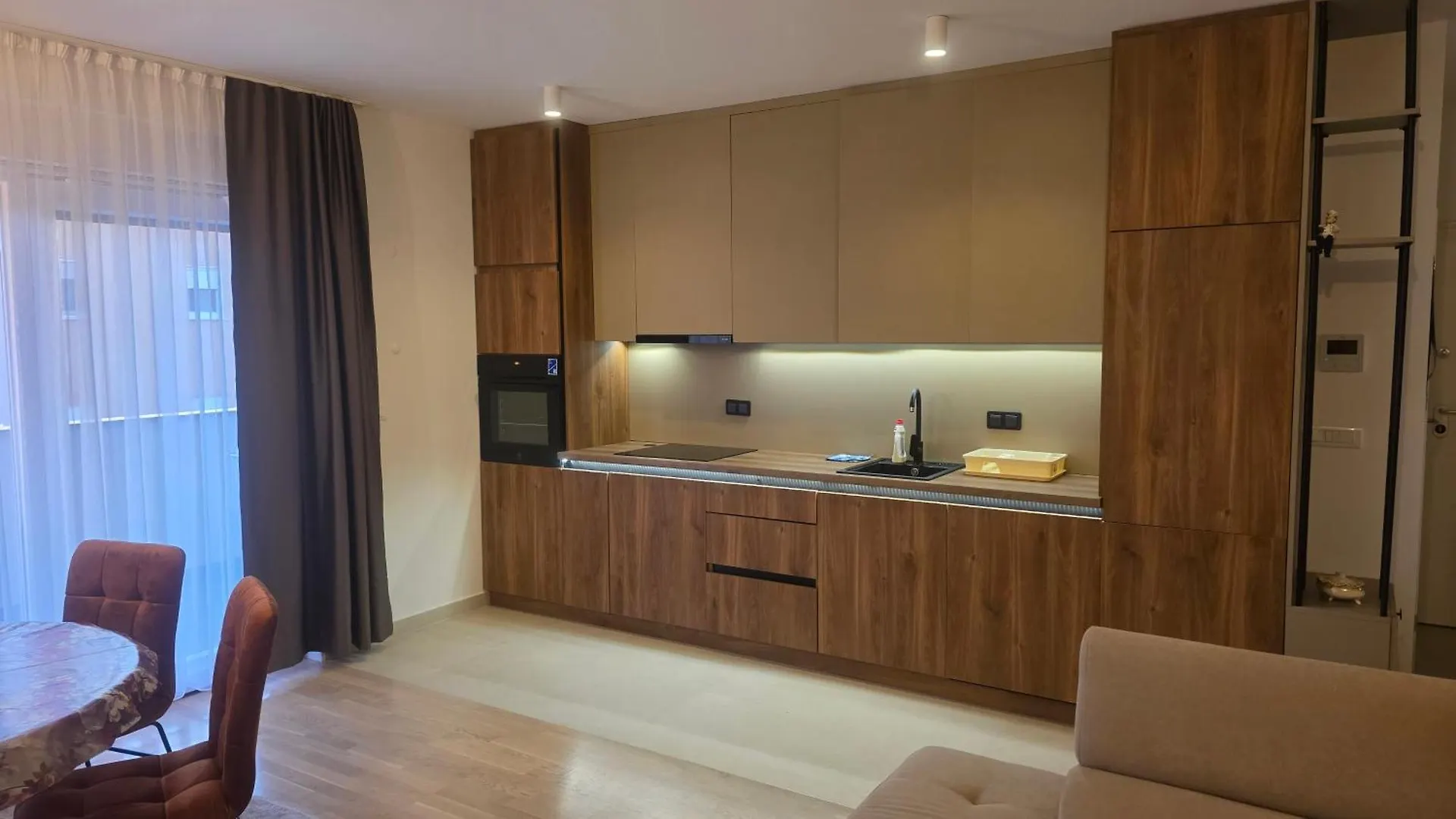 아파트 Cardak Apartment, With Garden, Free Private Parking 자다르